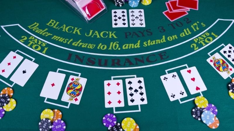 Chiến thuật giữ nguyên hai lá 10 trong đánh bài đổi thưởng Blackjack online